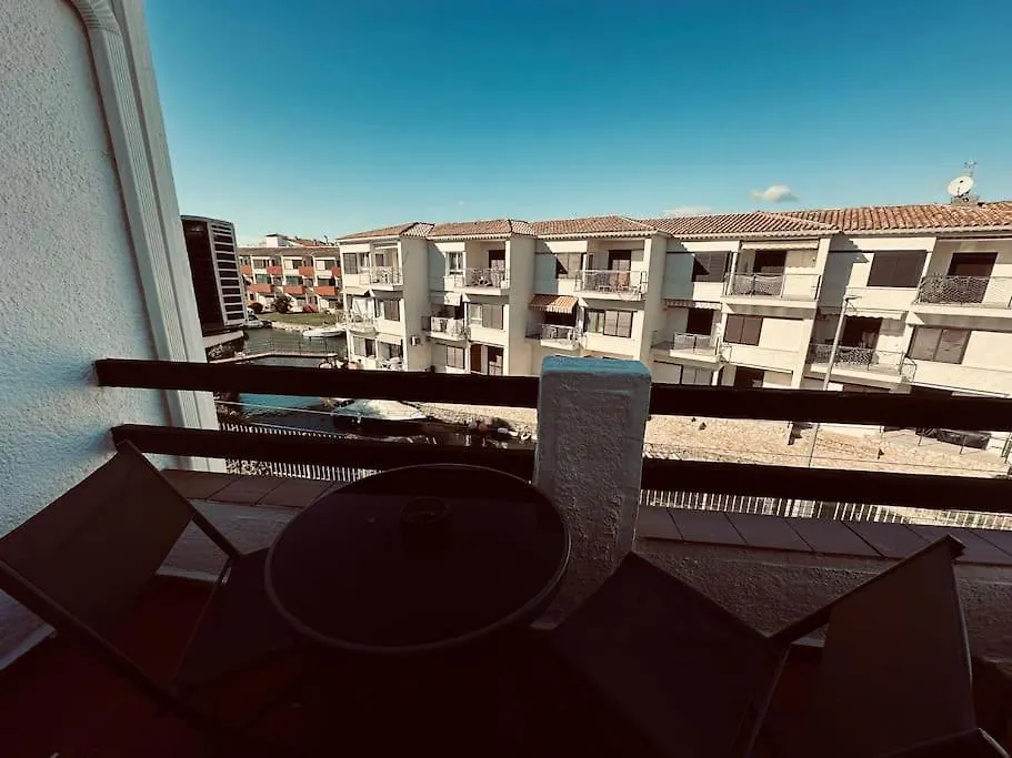 One Loft & Style Blue Canal Empuriabrava 0*,