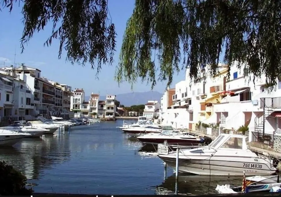 One Loft & Style Blue Canal Empuriabrava Apartment
